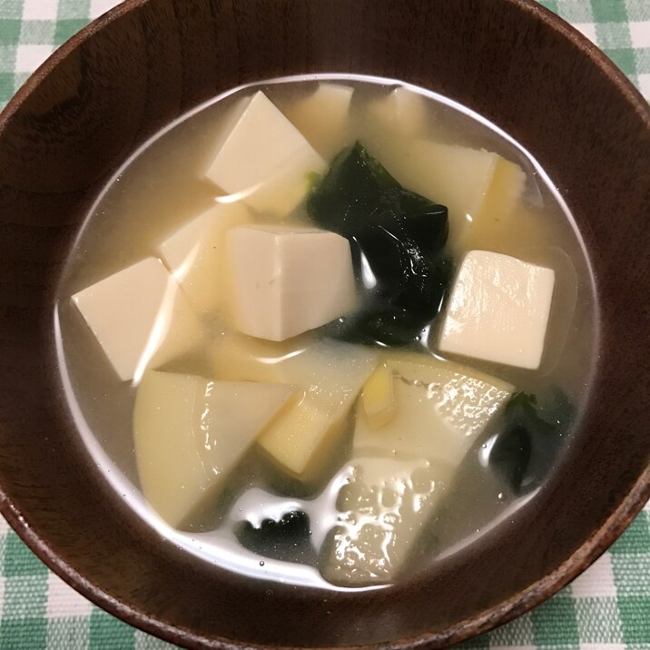 タケノコと豆腐、わかめのお味噌汁